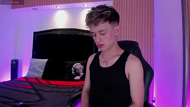 LiamWildx20 online show from April 25, 2026, 4:26 am