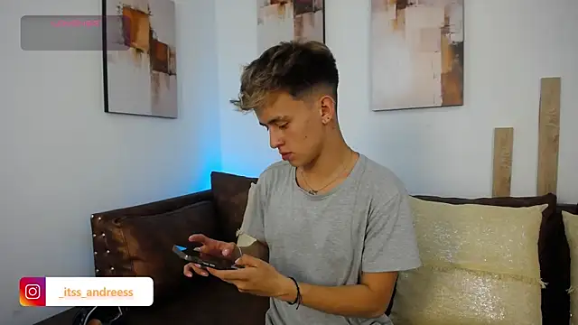 Snapshot of LiamWildx20 chatting on July 30, 2026, 8:52 pm LiamWildx20 online show from July 30, 2026, 8:52 pm