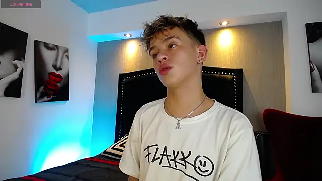 Snapshot of LiamWildx20 chatting on March 14, 2026, 6:08 am LiamWildx20 online show from March 14, 2026, 6:08 am