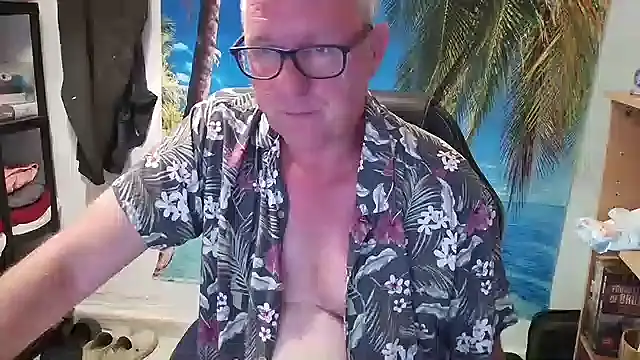 Snapshot of JamesBauer chatting on June 17, 2026, 4:23 am JamesBauer online show from June 17, 2026, 4:23 am