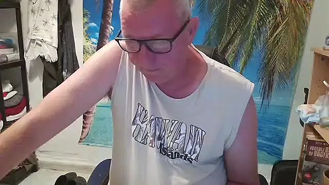 Snapshot of JamesBauer chatting on June 13, 2026, 4:43 am JamesBauer online show from June 13, 2026, 4:43 am