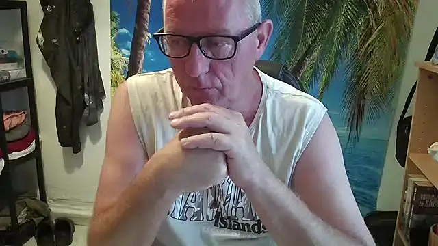 Snapshot of JamesBauer chatting on June 15, 2026, 5:29 am JamesBauer online show from June 15, 2026, 5:29 am