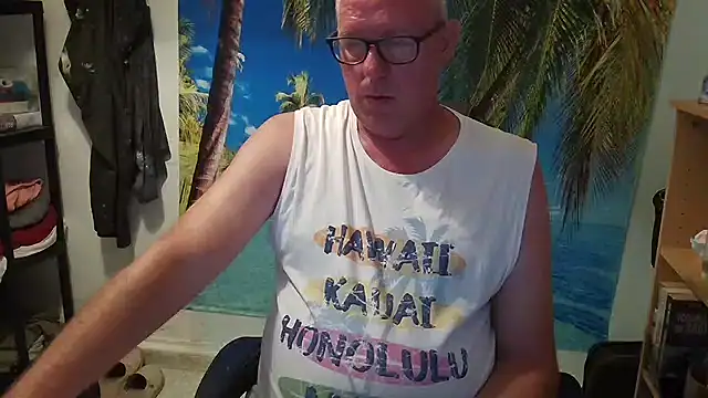 Snapshot of JamesBauer chatting on June 16, 2026, 4:45 am JamesBauer online show from June 16, 2026, 4:45 am