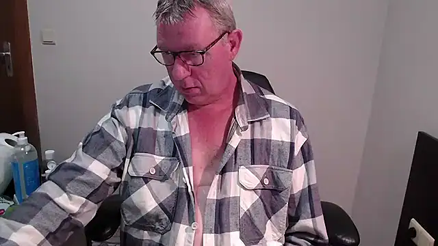 JamesBauer online show from October 22, 2025, 4:01 am