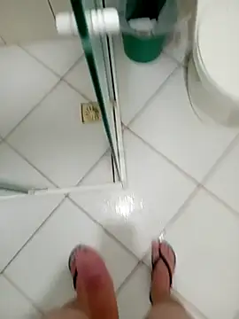 Snapshot of Dglo0000 chatting on November 8, 2025, 11:30 pm Dglo0000 online show from November 8, 2025, 11:30 pm