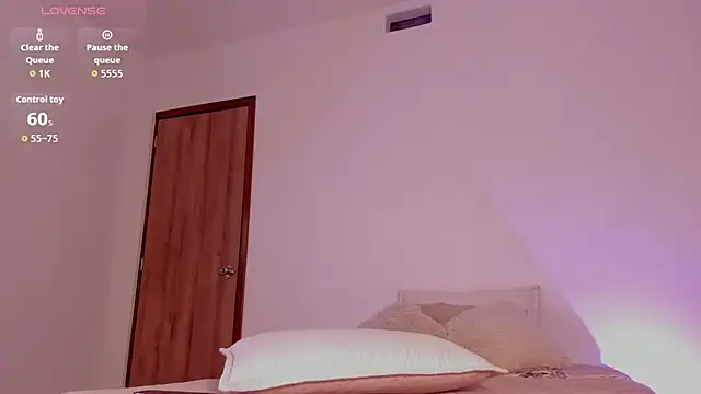 Snapshot of Camile_Histon8 chatting on October 3, 2025, 6:59 am Camile Histon8 online show from October 3, 2025, 6:59 am