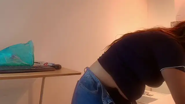 Lia adamsss online show from April 28, 2026, 3:33 am