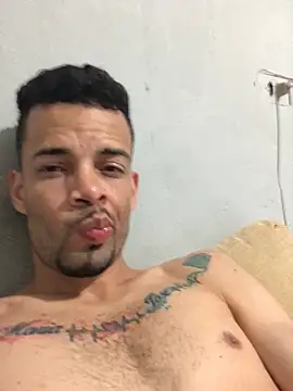 HenriquePhn online show from August 4, 2026, 4:39 am