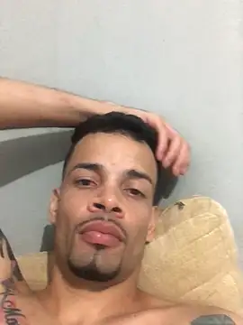 HenriquePhn online show from August 2, 2026, 5:06 am