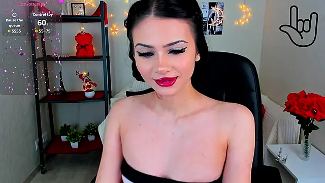Snapshot of Kitti__ chatting on June 10, 2026, 1:29 am Kitti online show from June 10, 2026, 1:29 am