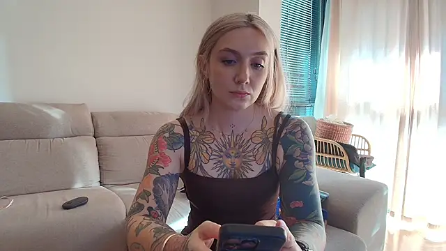 Snapshot of tattoobbgirl chatting on June 8, 2026, 3:45 pm tattoobbgirl online show from June 8, 2026, 3:45 pm