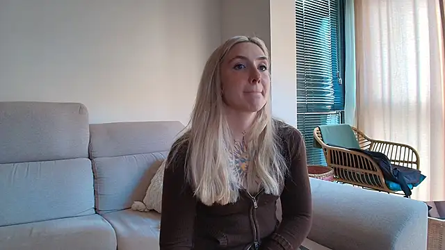 tattoobbgirl online show from February 5, 2026, 3:08 pm