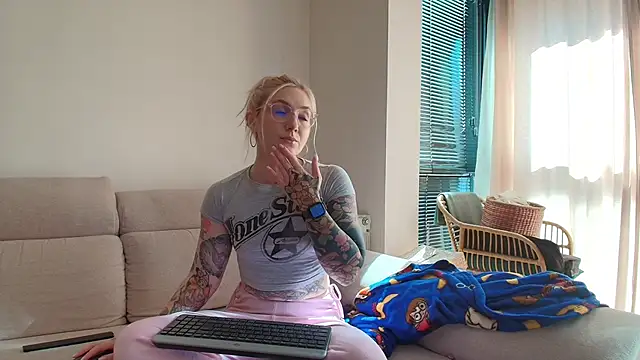 Snapshot of tattoobbgirl chatting on June 12, 2026, 3:54 pm tattoobbgirl online show from June 12, 2026, 3:54 pm