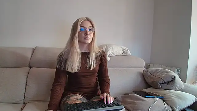 tattoobbgirl online show from July 21, 2026, 5:58 pm