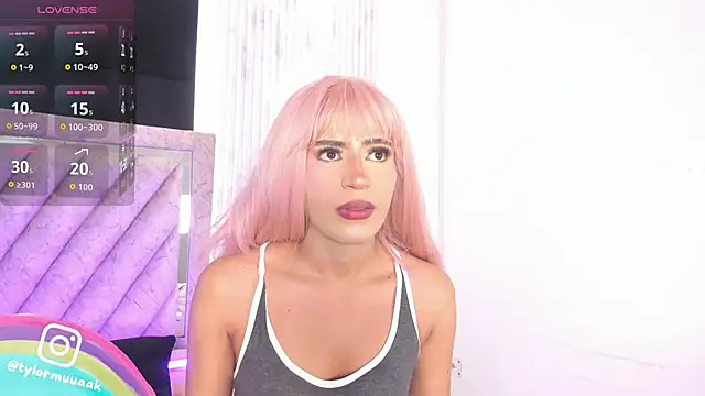 Snapshot of Taylor_Harveey chatting on November 26, 2025, 8:42 pm Taylor Harveey online show from November 26, 2025, 8:42 pm