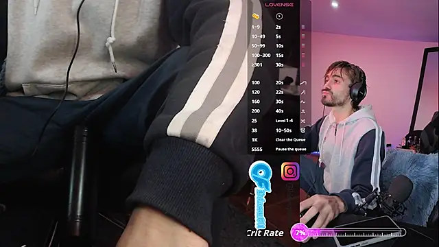 Snapshot of Aaron_malikk chatting on November 14, 2025, 3:32 am Aaron malikk online show from November 14, 2025, 3:32 am