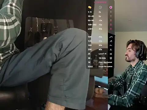 Snapshot of Aaron_malikk chatting on November 11, 2025, 9:09 pm Aaron malikk online show from November 11, 2025, 9:09 pm