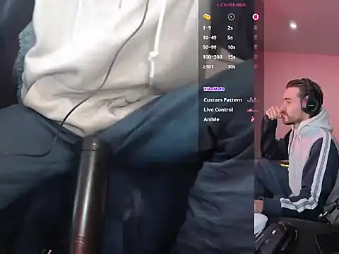 Snapshot of Aaron_malikk chatting on November 13, 2025, 9:35 am Aaron malikk online show from November 13, 2025, 9:35 am