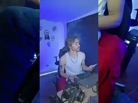 Snapshot of Aaron_malikk chatting on November 22, 2025, 10:30 pm Aaron malikk online show from November 22, 2025, 10:30 pm