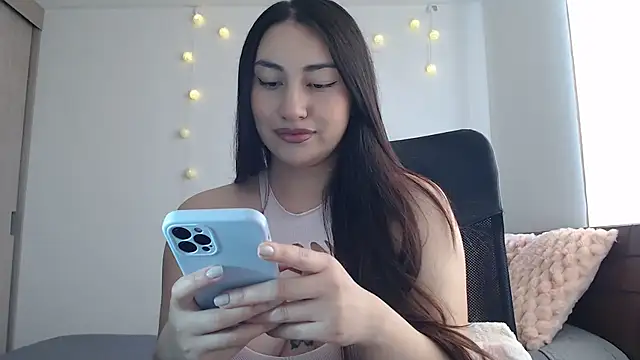 Snapshot of nalafoster chatting on August 4, 2026, 3:27 pm nalafoster online show from August 4, 2026, 3:27 pm