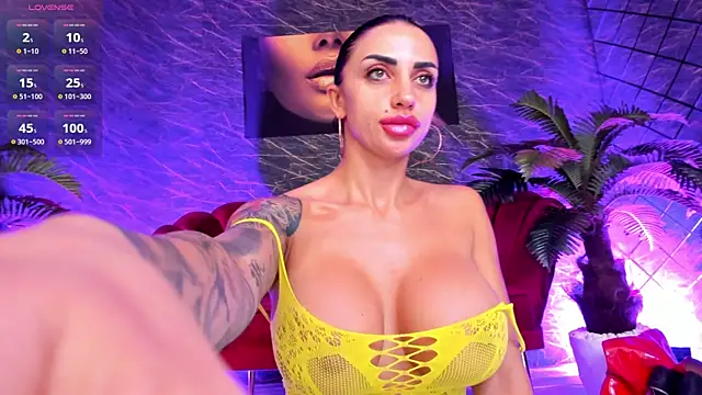 Snapshot of IzabelaTessa chatting on June 25, 2026, 7:30 pm IzabelaTessa online show from June 25, 2026, 7:30 pm