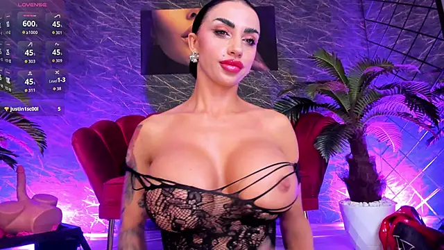 Snapshot of IzabelaTessa chatting on June 8, 2026, 7:47 pm IzabelaTessa online show from June 8, 2026, 7:47 pm