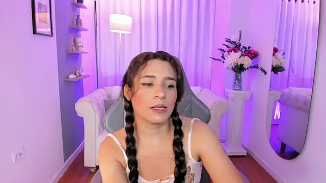 Snapshot of hanna_mils chatting on June 23, 2026, 11:30 am hanna mils online show from June 23, 2026, 11:30 am