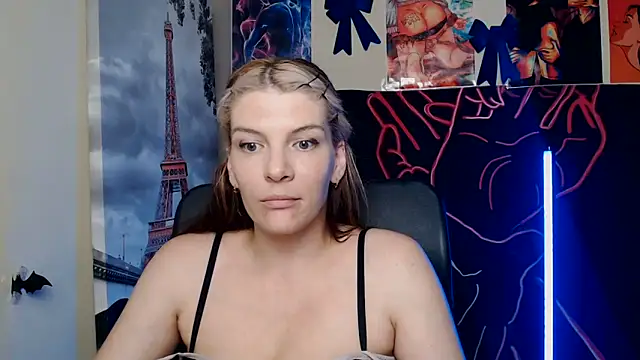 Snapshot of VanessaRey_ chatting on June 1, 2026, 6:35 am VanessaRey online show from June 1, 2026, 6:35 am