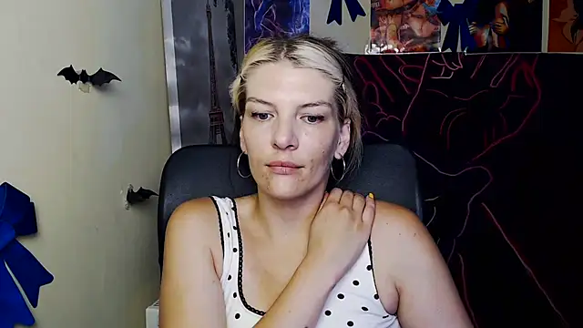 Snapshot of VanessaRey_ chatting on July 20, 2026, 6:43 am VanessaRey online show from July 20, 2026, 6:43 am