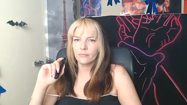 Snapshot of VanessaRey_ chatting on June 21, 2026, 6:41 am VanessaRey online show from June 21, 2026, 6:41 am