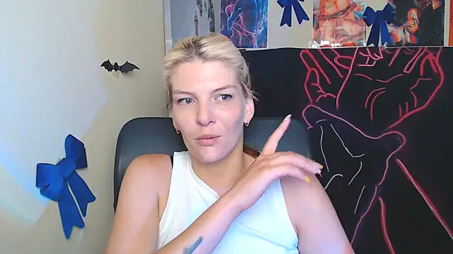 Snapshot of VanessaRey_ chatting on July 22, 2026, 6:48 am VanessaRey online show from July 22, 2026, 6:48 am