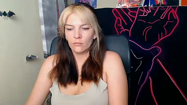 Snapshot of VanessaRey_ chatting on June 18, 2026, 6:23 am VanessaRey online show from June 18, 2026, 6:23 am