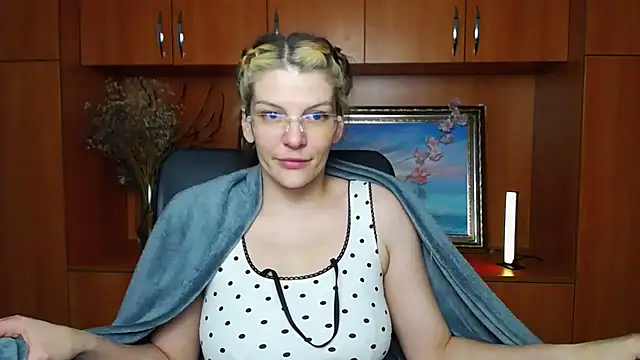 VanessaRey  online show from May 3, 2026, 3:00 am