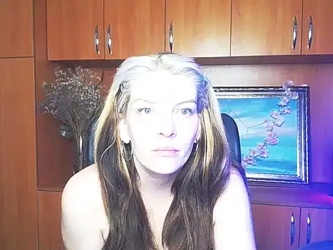 Snapshot of VanessaRey_ chatting on May 25, 2026, 2:33 am VanessaRey online show from May 25, 2026, 2:33 am
