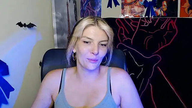 Snapshot of VanessaRey_ chatting on July 17, 2026, 6:54 am VanessaRey online show from July 17, 2026, 6:54 am