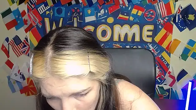Snapshot of VanessaRey_ chatting on June 22, 2026, 7:49 am VanessaRey online show from June 22, 2026, 7:49 am