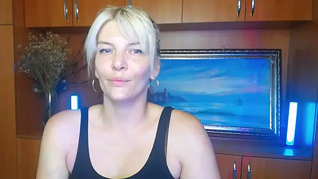 Snapshot of VanessaRey_ chatting on August 4, 2026, 7:02 am VanessaRey online show from August 4, 2026, 7:02 am