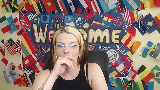 Snapshot of VanessaRey_ chatting on May 7, 2026, 6:28 am VanessaRey online show from May 7, 2026, 6:28 am