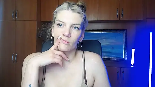 Snapshot of VanessaRey_ chatting on June 5, 2026, 6:40 am VanessaRey online show from June 5, 2026, 6:40 am
