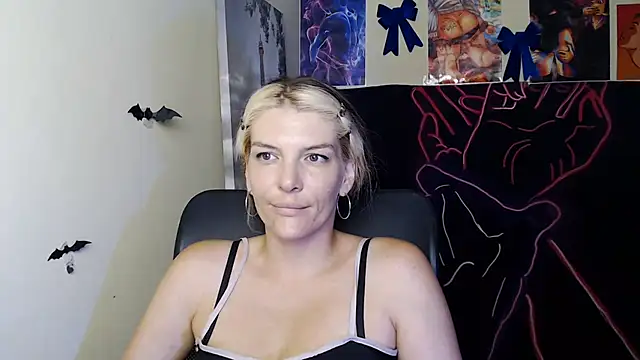 Snapshot of VanessaRey_ chatting on August 6, 2026, 6:19 am VanessaRey online show from August 6, 2026, 6:19 am