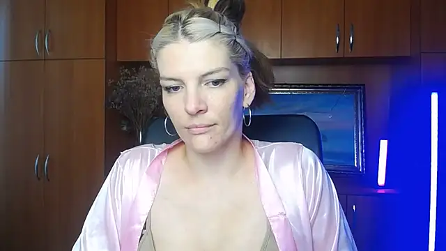 Snapshot of VanessaRey_ chatting on June 5, 2026, 6:52 am VanessaRey online show from June 5, 2026, 6:52 am