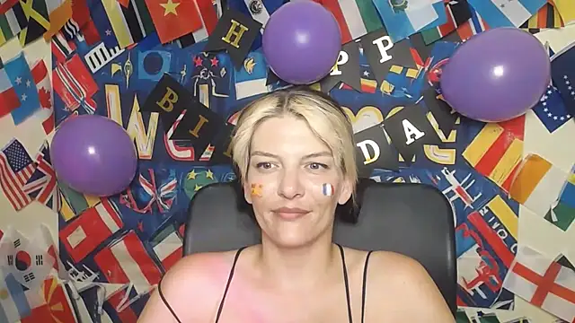 Snapshot of VanessaRey_ chatting on July 14, 2026, 10:43 am VanessaRey online show from July 14, 2026, 10:43 am