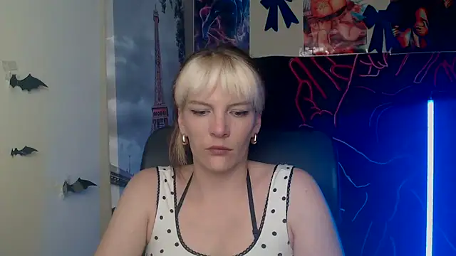 Snapshot of VanessaRey_ chatting on May 10, 2026, 4:20 pm VanessaRey online show from May 10, 2026, 4:20 pm
