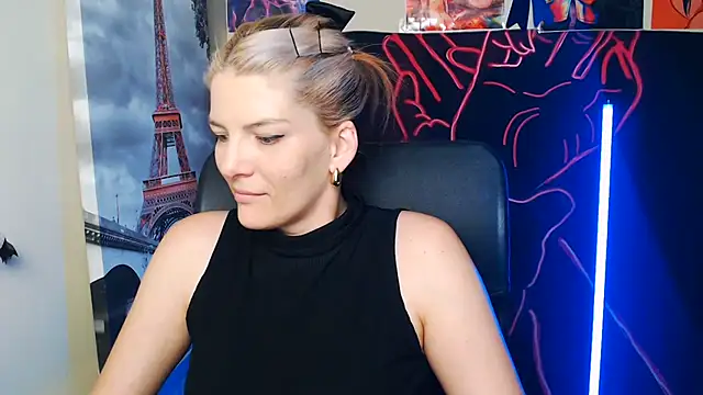 Snapshot of VanessaRey_ chatting on May 26, 2026, 4:38 pm VanessaRey online show from May 26, 2026, 4:38 pm