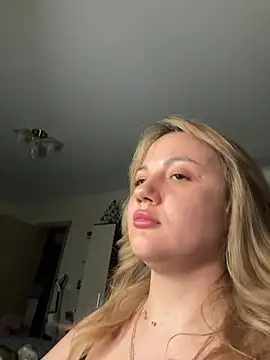 mollygirll online show from April 4, 2026, 8:04 pm