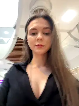 Snapshot of MilaBee chatting on October 16, 2025, 5:59 am MilaBee online show from October 16, 2025, 5:59 am