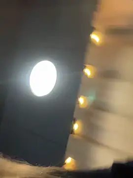 Snapshot of MilaBee chatting on November 3, 2025, 7:46 am MilaBee online show from November 3, 2025, 7:46 am