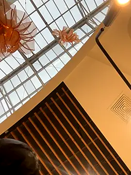 Snapshot of MilaBee chatting on October 28, 2025, 9:08 am MilaBee online show from October 28, 2025, 9:08 am