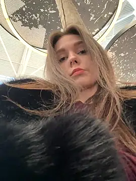 MilaBee online show from January 6, 2026, 7:56 am