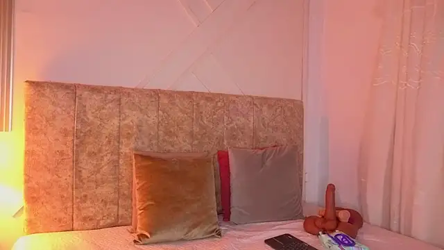 Snapshot of angelinarouse_ chatting on July 29, 2026, 9:14 pm angelinarouse online show from July 29, 2026, 9:14 pm